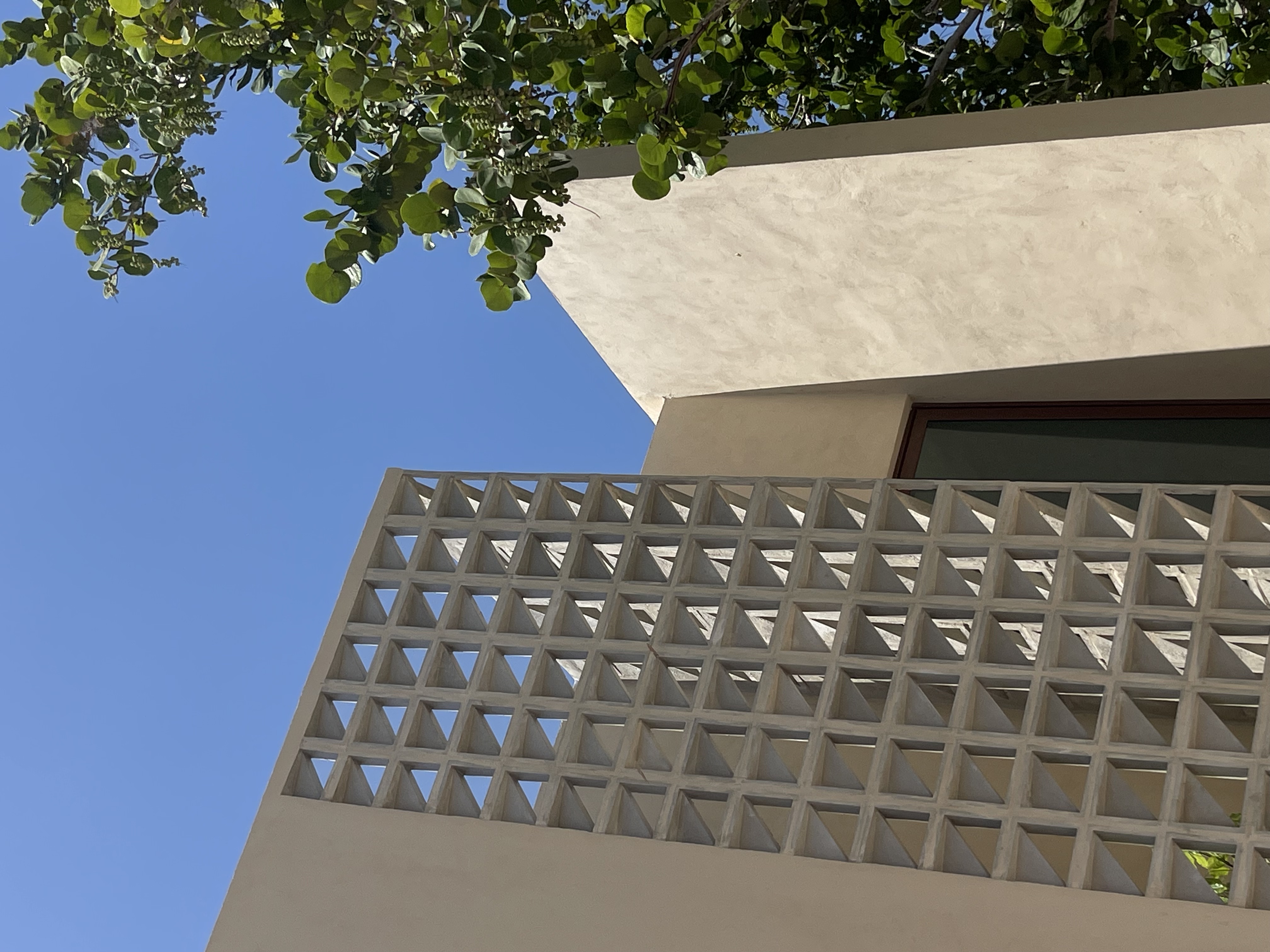 Proyecto Casa Chelem con celosía CD08 de Deco Taller de Concreto