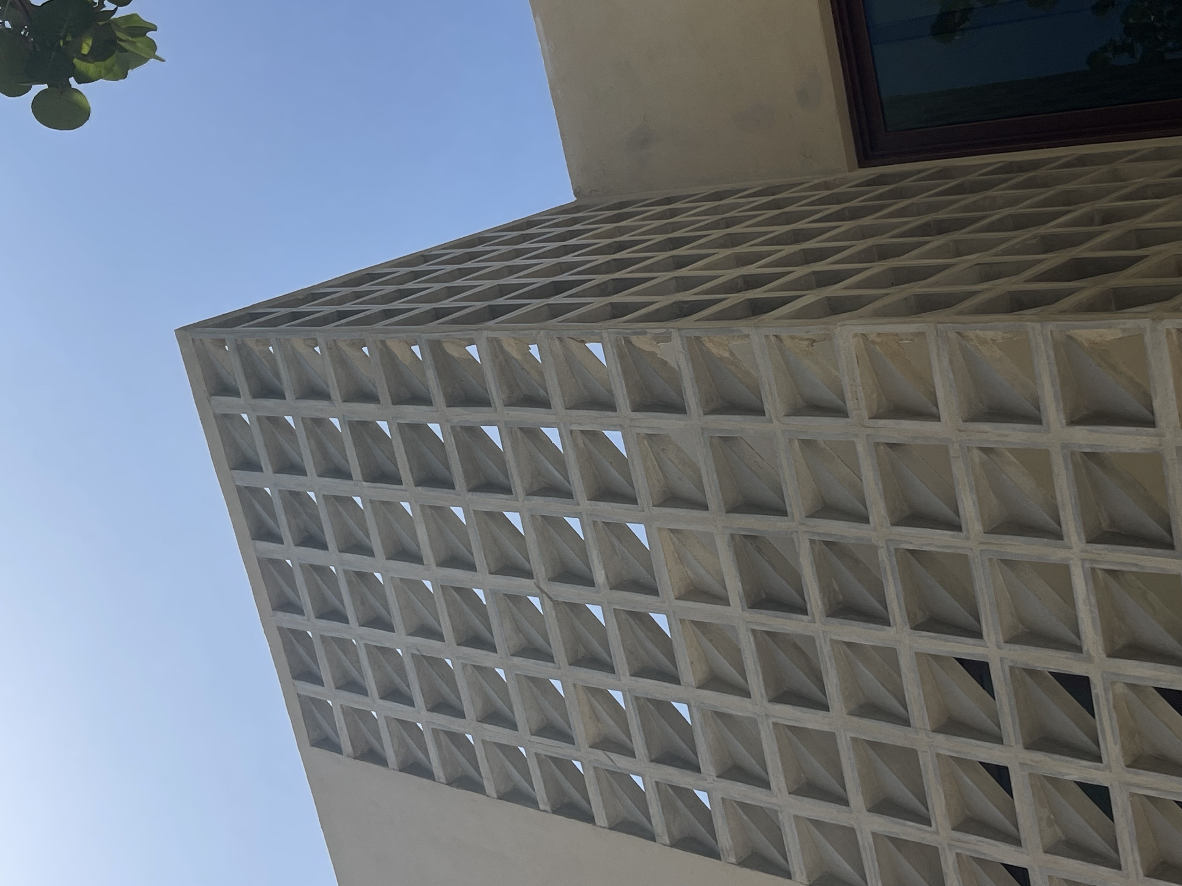 Proyecto Casa Chelem con celosía CD08 de Deco Taller de Concreto