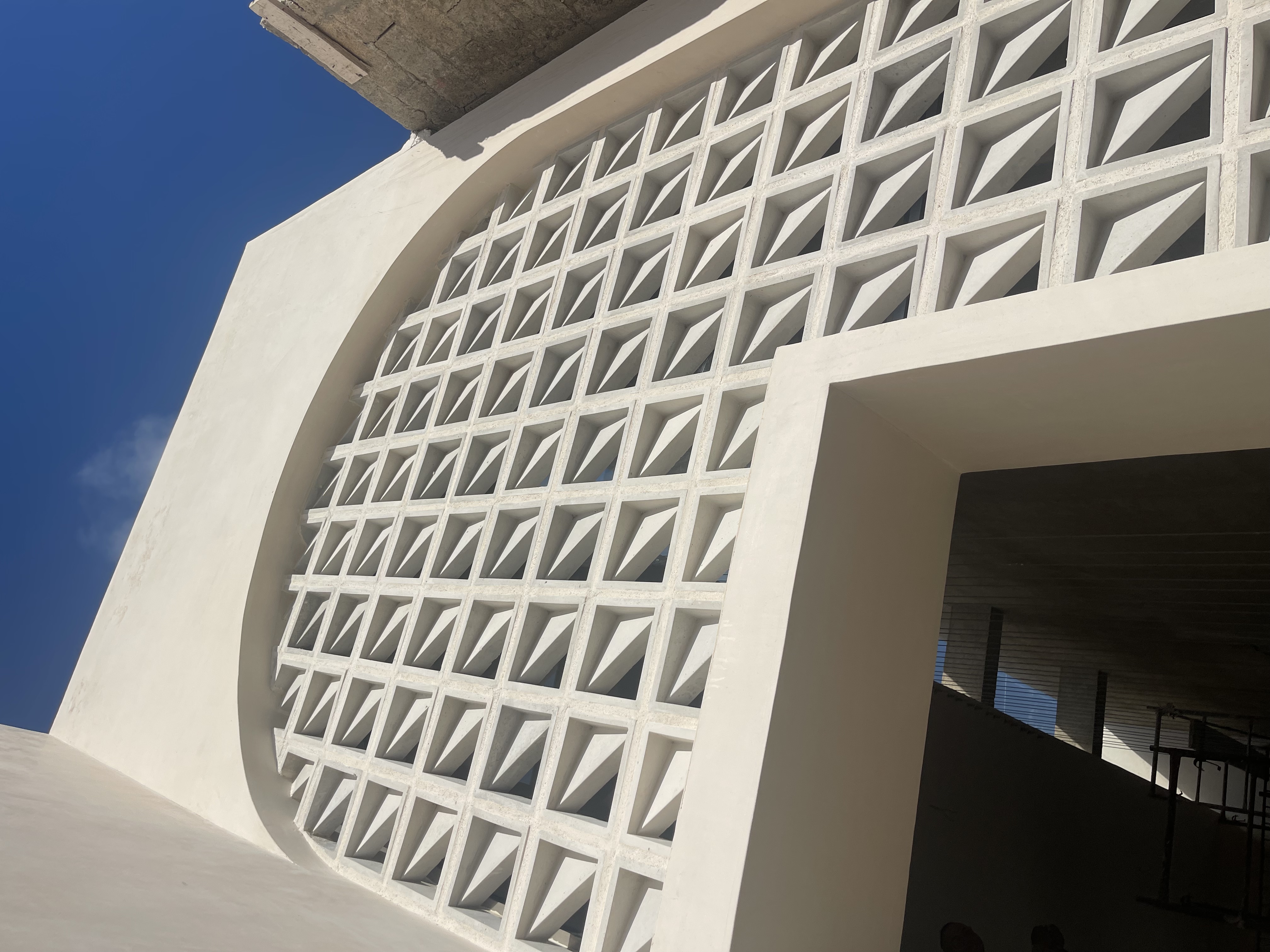 Proyecto Casa Cholul con celosía CD08 de Deco Taller de Concreto