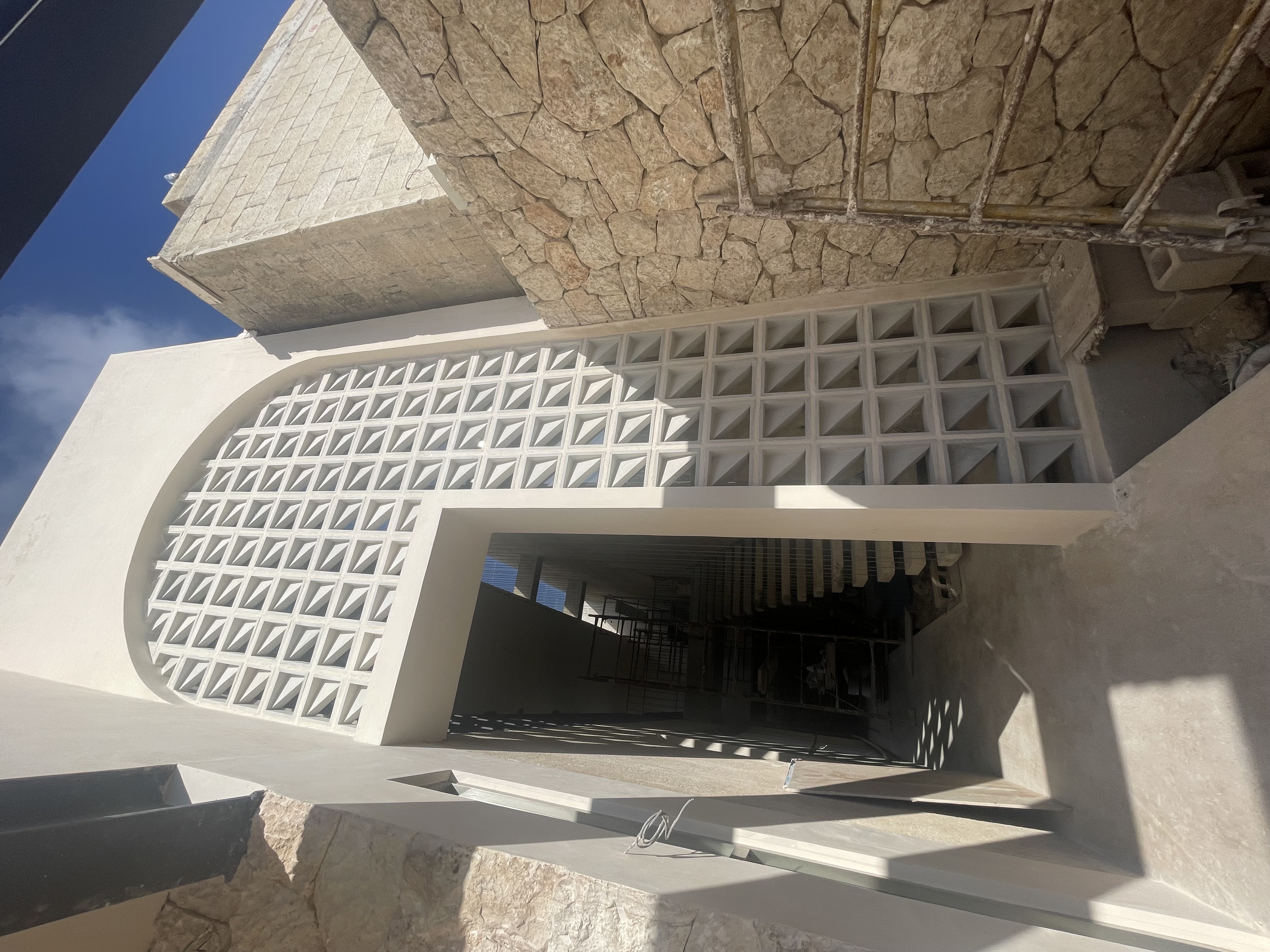 Proyecto Casa Cholul con celosía CD08 de Deco Taller de Concreto