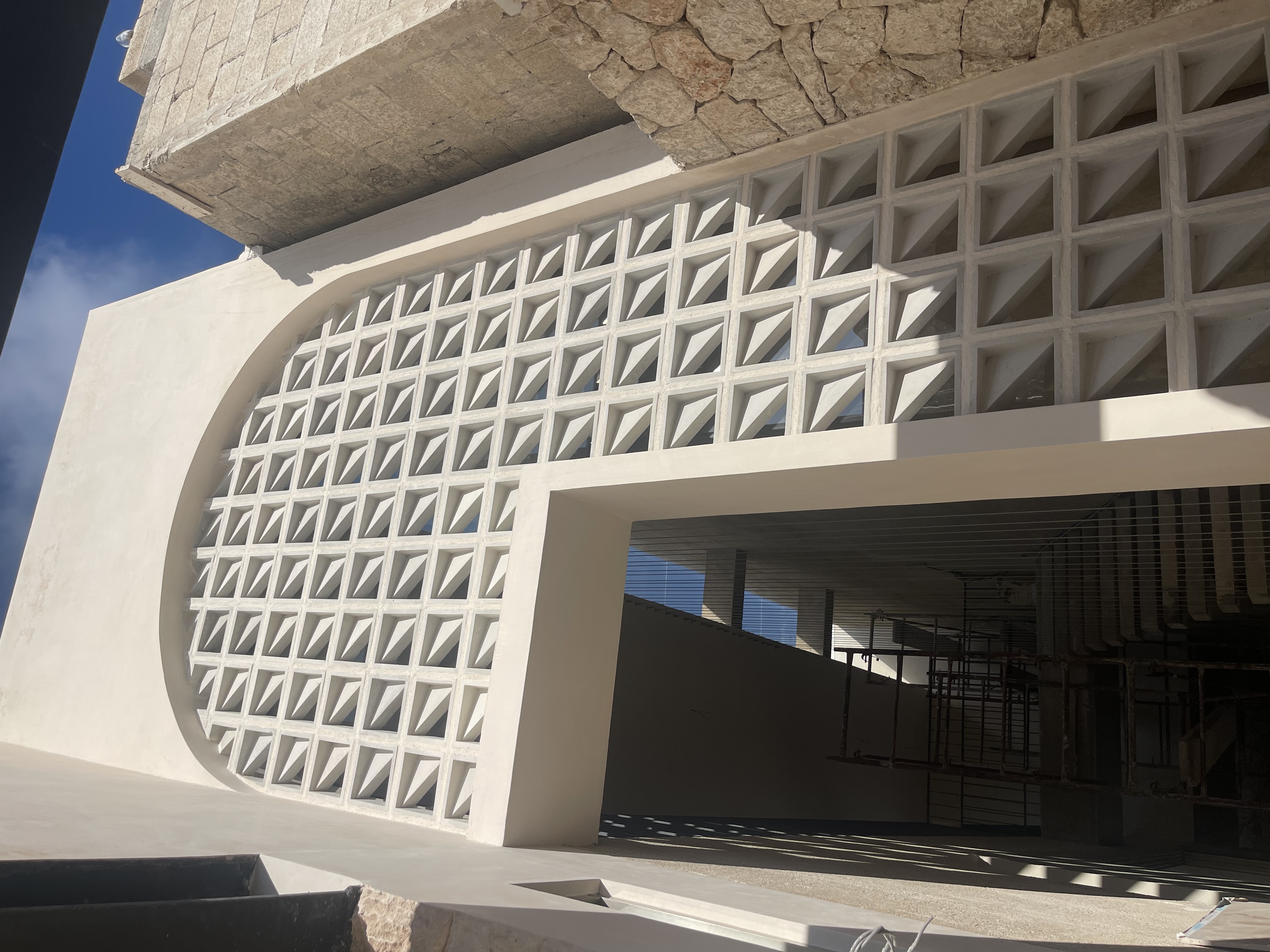 Proyecto Casa Cholul con celosía CD08 de Deco Taller de Concreto