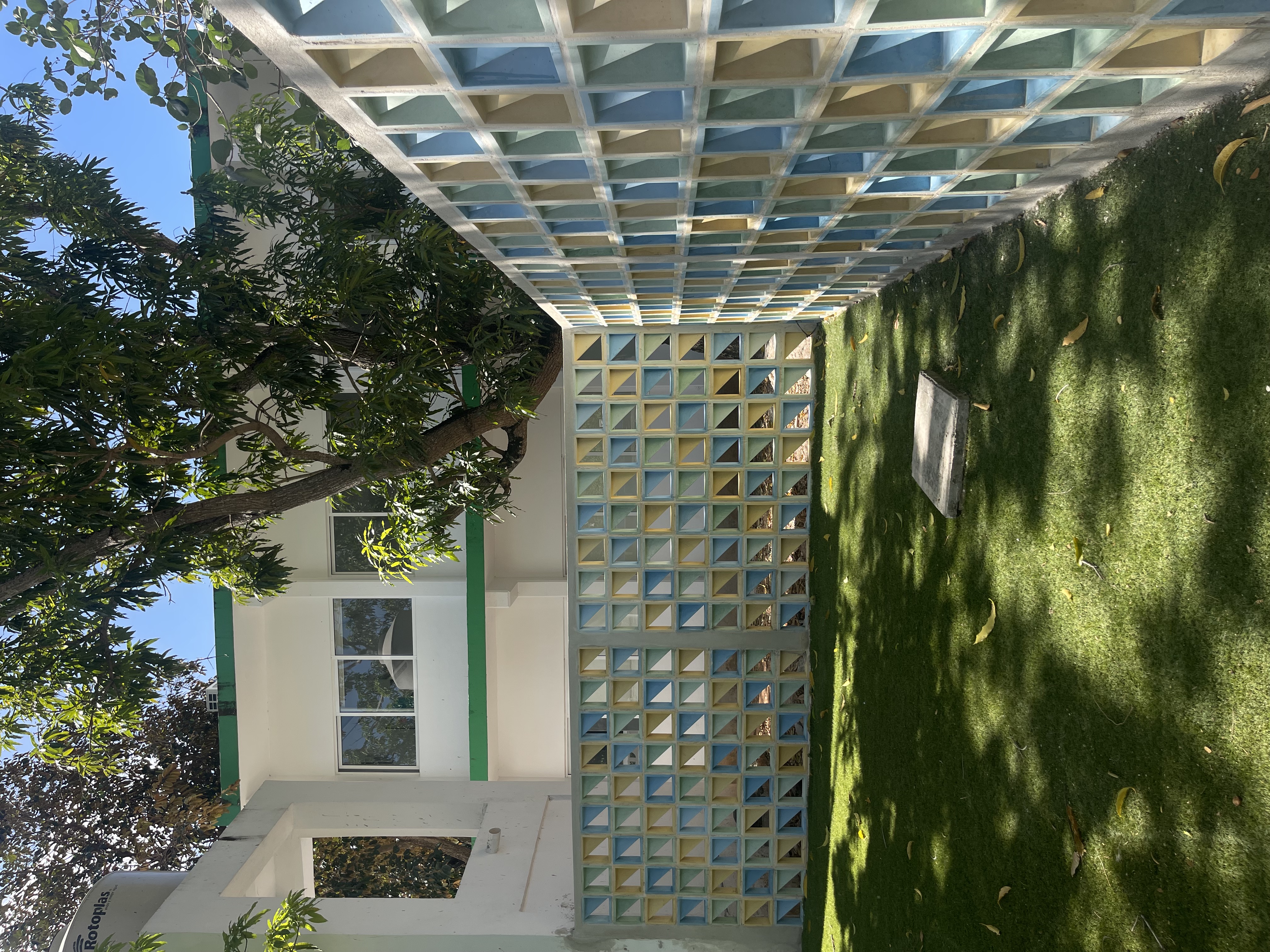 Proyecto Kínder Colegio Mérida con celosía CD08 pigmentado de Deco Taller de Concreto