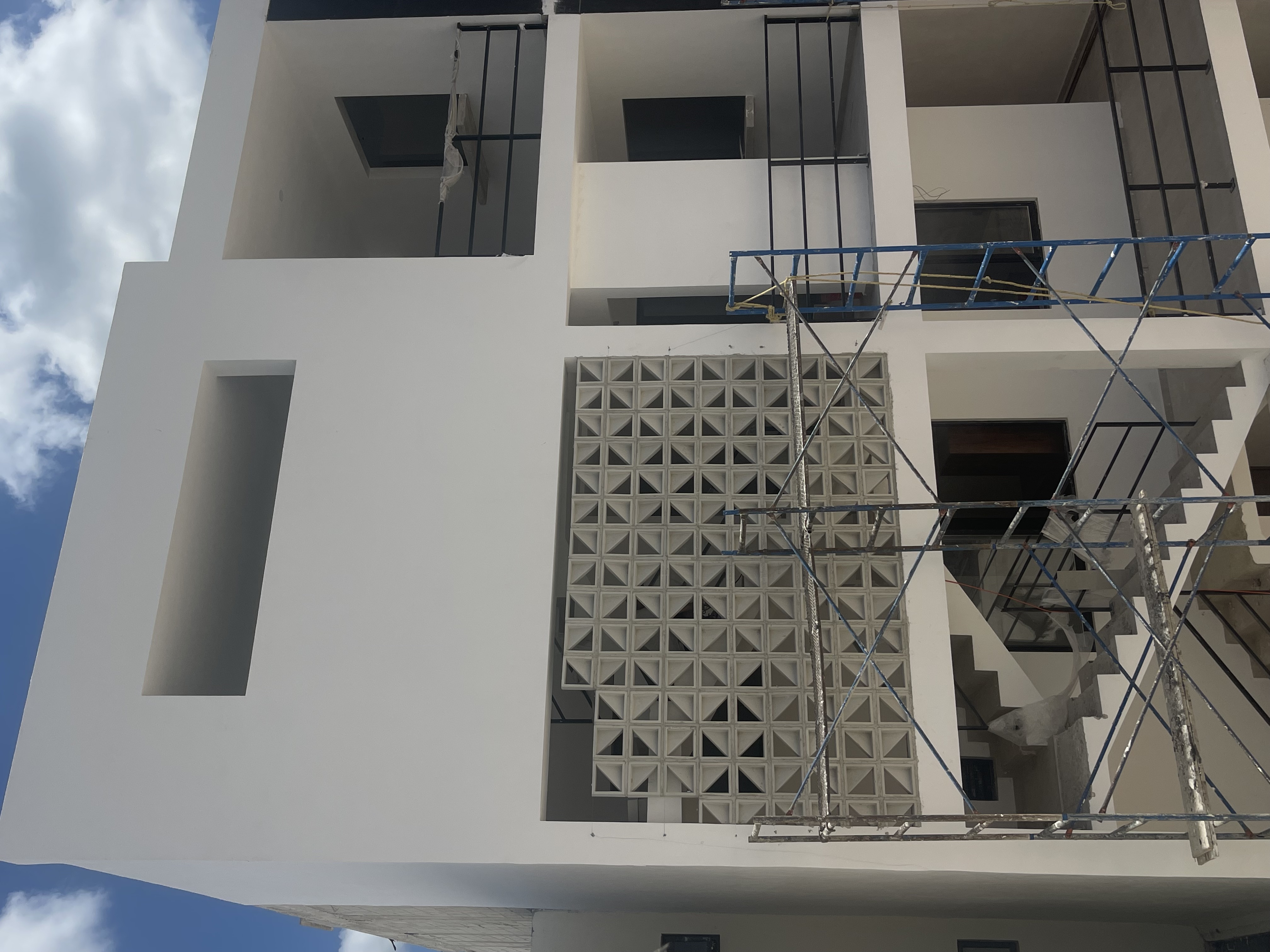 Proyecto Torre 10 con celosía CD08 de Deco Taller de Concreto