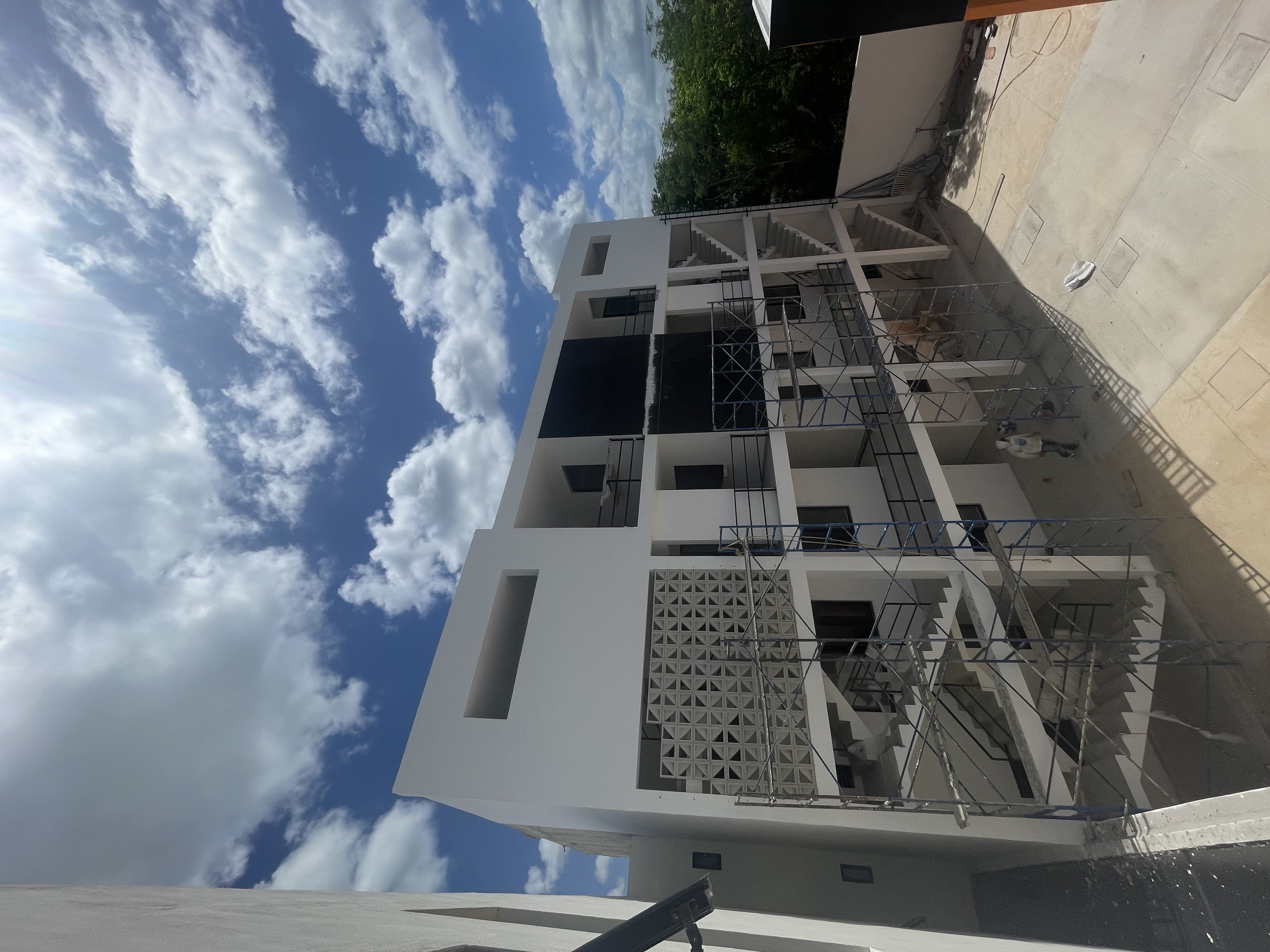 Proyecto Torre 10 con celosía CD08 de Deco Taller de Concreto